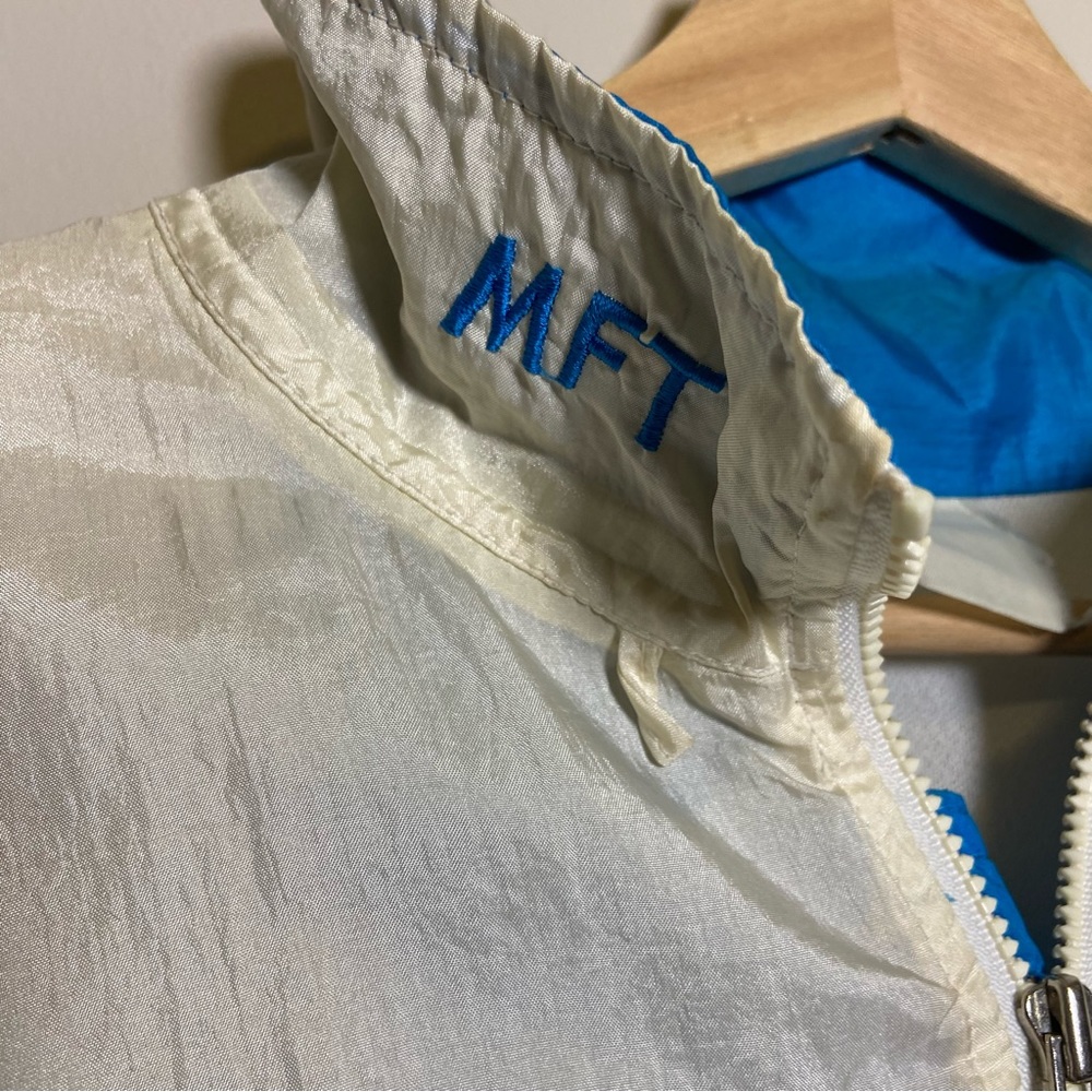 ASICS Vintage 90s MFT Crinkle Shell Jacket in Blue & Cream - Picture 4 of 7